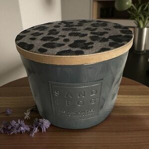 New SAND + FOG Ambered Wood 2-Wick Candle with Faux animal hair Lid 12 oz NWT